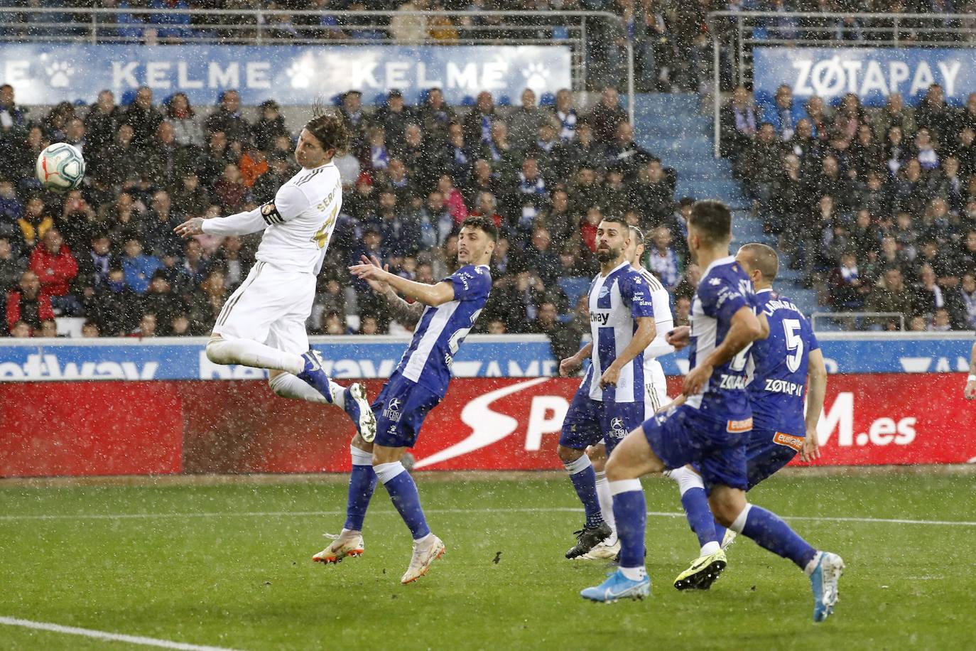 Fotos: Las mejores imágenes del Alavés-Real Madrid