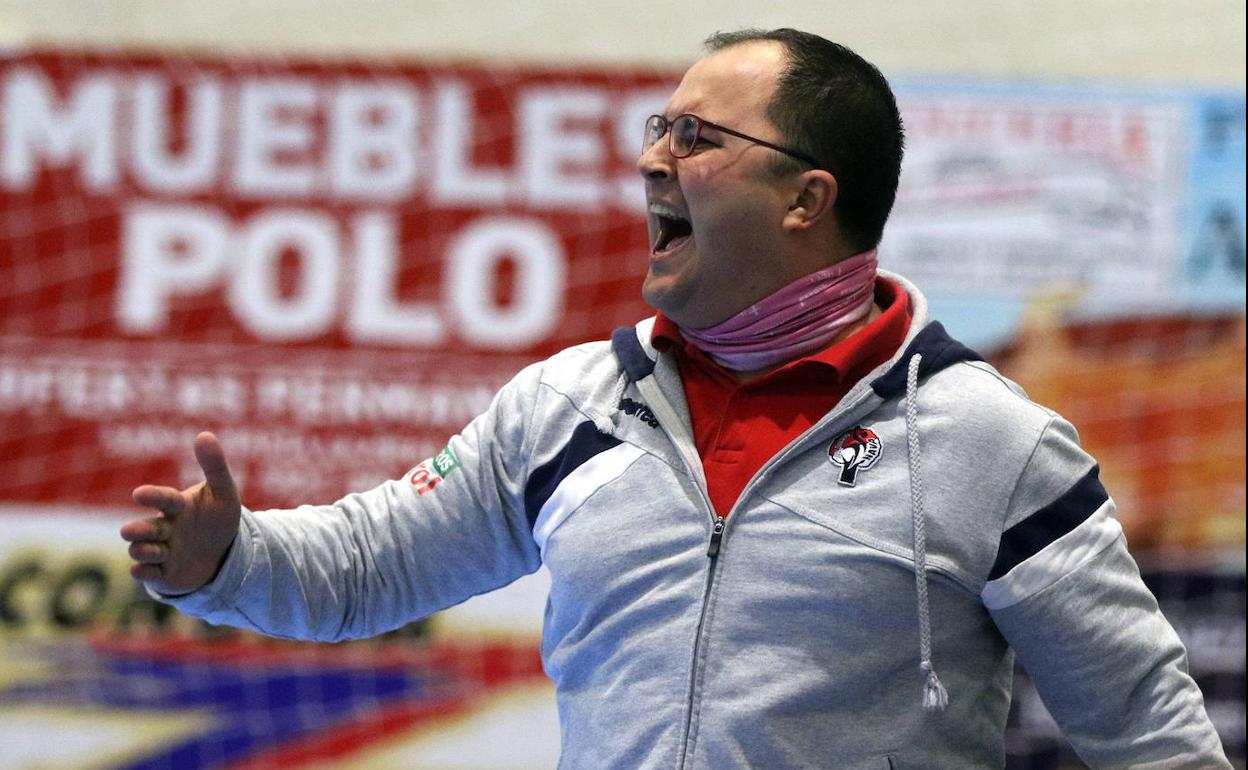 Dani Gordo, durante un partido con BM Nava.