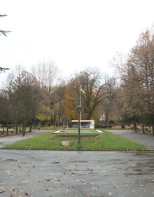 Imagen secundaria 2 - Instalaciones de la Asociación de Vecinos de Quevedo, en el parque del mismo nombre.