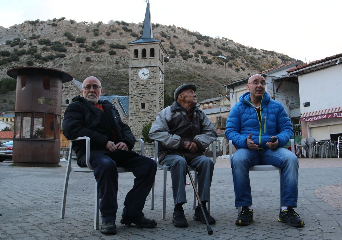 Javi, Pepe y Paco Cañizares, tres generaciones de mineros en Ciñera.