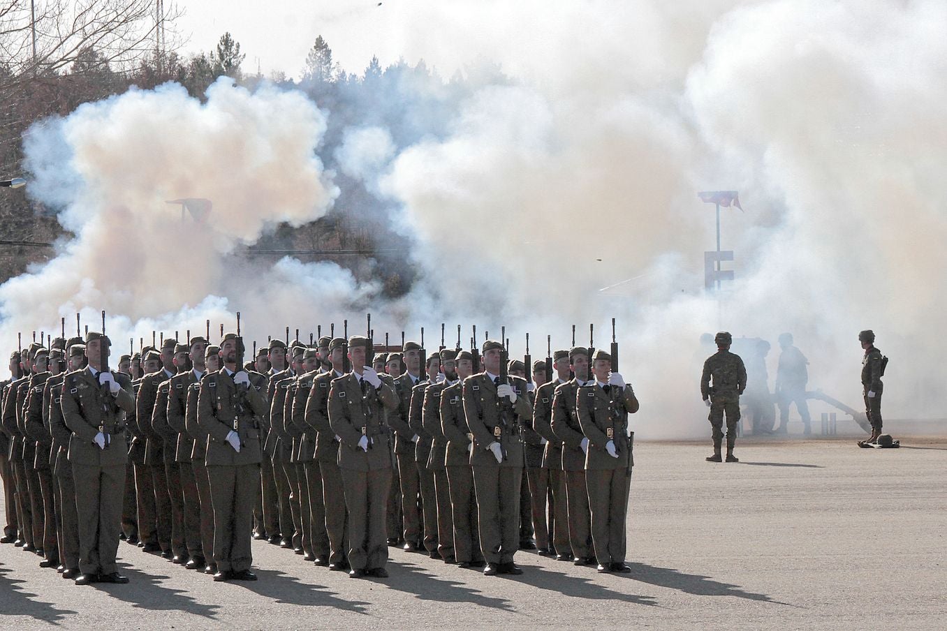 La base Conde de Gazola acoge el tradicional homenaje a Santa Bárbara.