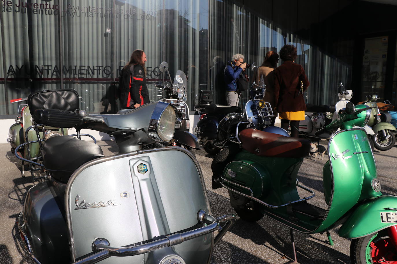 Fotos: Scooters y Lambrettas toman el Espacio Vías