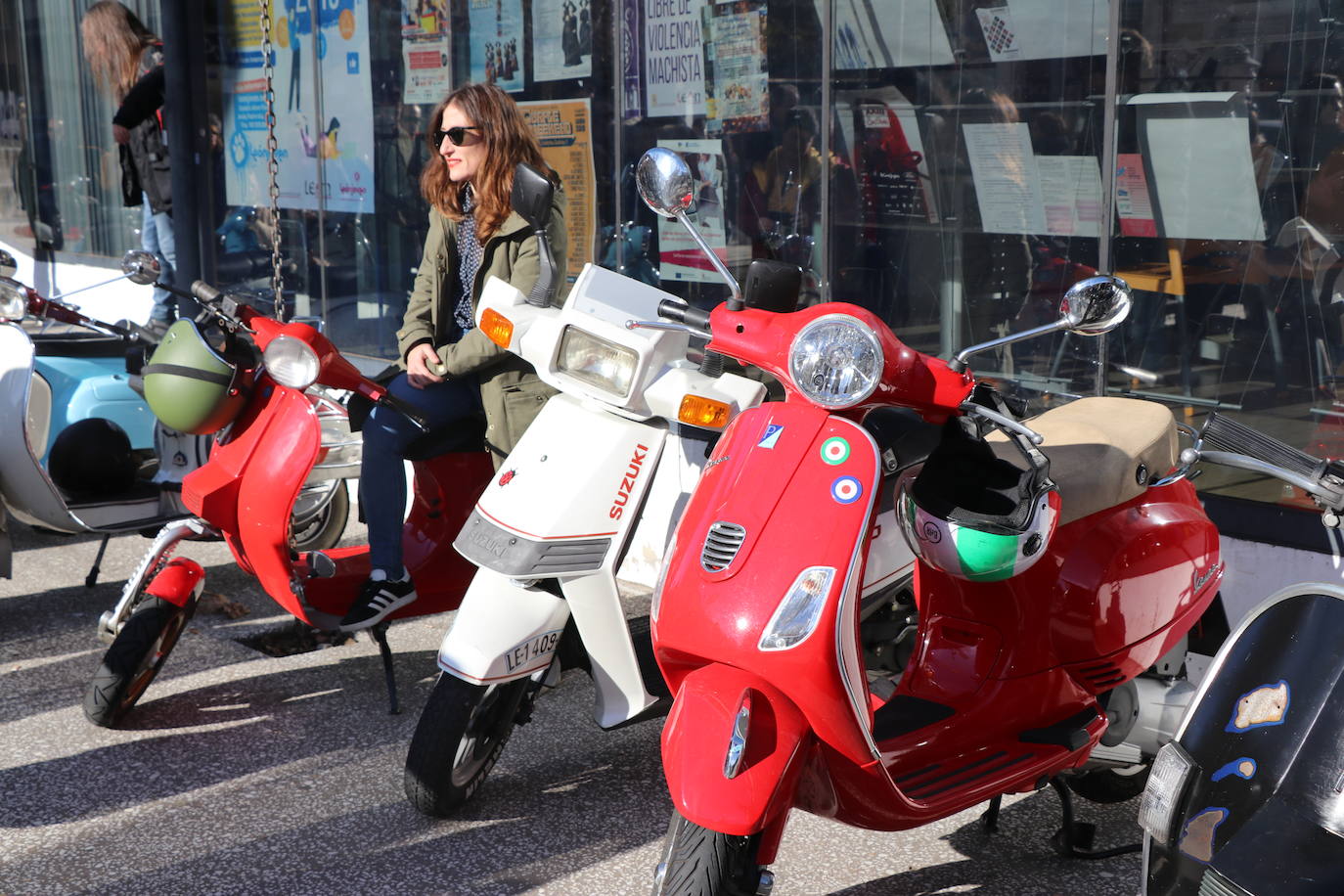 Fotos: Scooters y Lambrettas toman el Espacio Vías