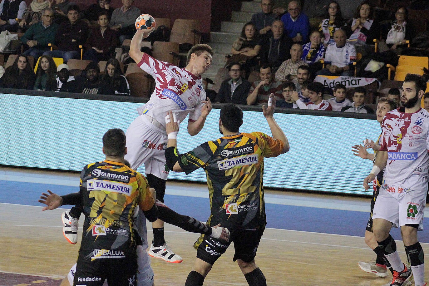 Las mejores imágenes del partido disputado en el Palacio de los Deportes.