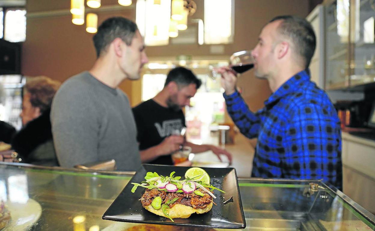 Pincho que ofrece el restaurante El Chaval de Lorenzo dentro de la iniciativa 'Tapalencia'.