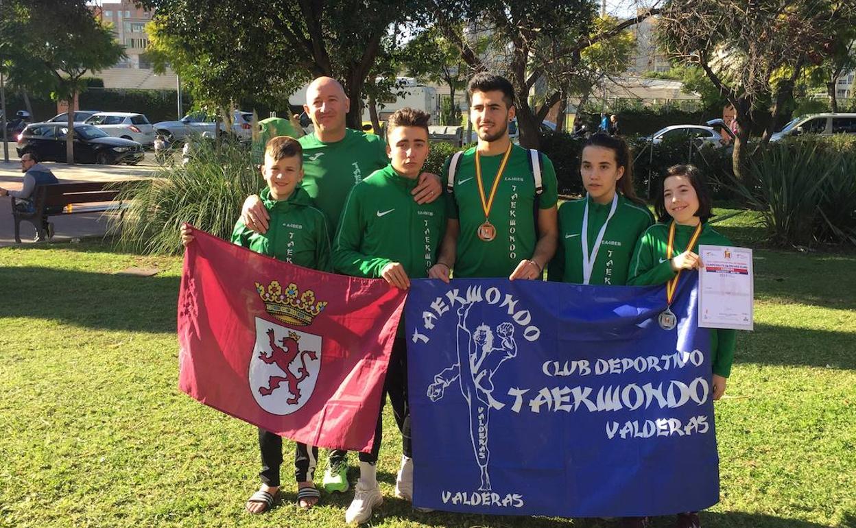 Representación del Club Deportivo Taekwondo Valderas en el Campeonato de España por Equipos.