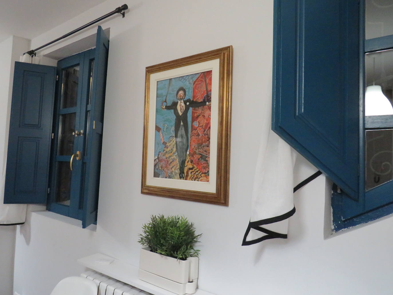 El 8 de Serranos vuelve a convertirse en centro de cultura de la mano de la galería virtual 'El cajón del arte'