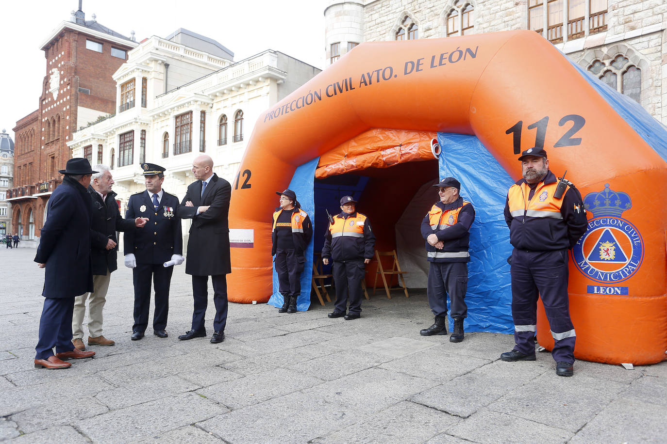 La ciudad de León muestra en una exposición los recursos de los que dispone este cuerpo y rendirá homenaje a los voluntarios más veteranos