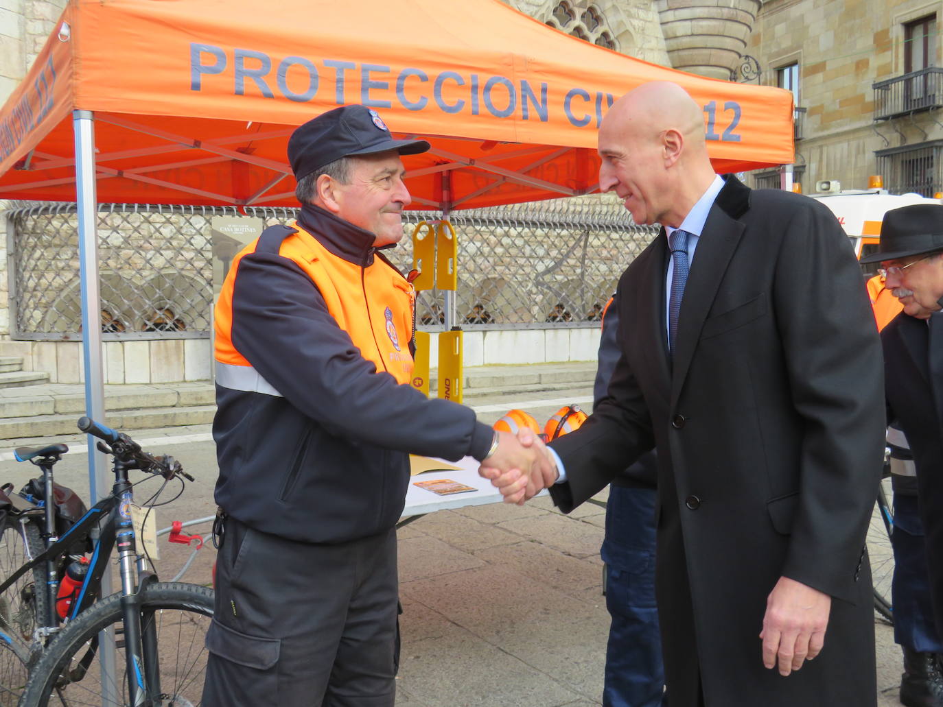 La ciudad de León muestra en una exposición los recursos de los que dispone este cuerpo y rendirá homenaje a los voluntarios más veteranos