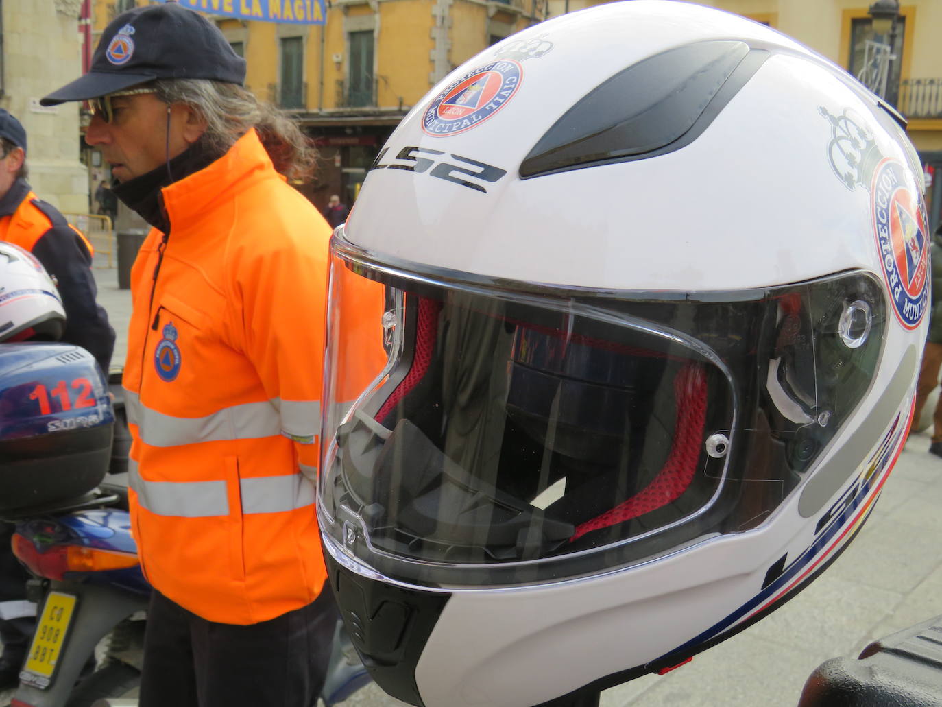 La ciudad de León muestra en una exposición los recursos de los que dispone este cuerpo y rendirá homenaje a los voluntarios más veteranos