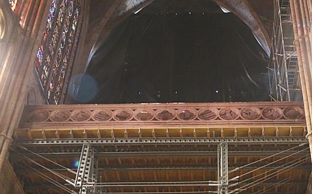 La minuciosidad en los trabajos del rosetón de la Catedral impedirá que se vea en Navidad