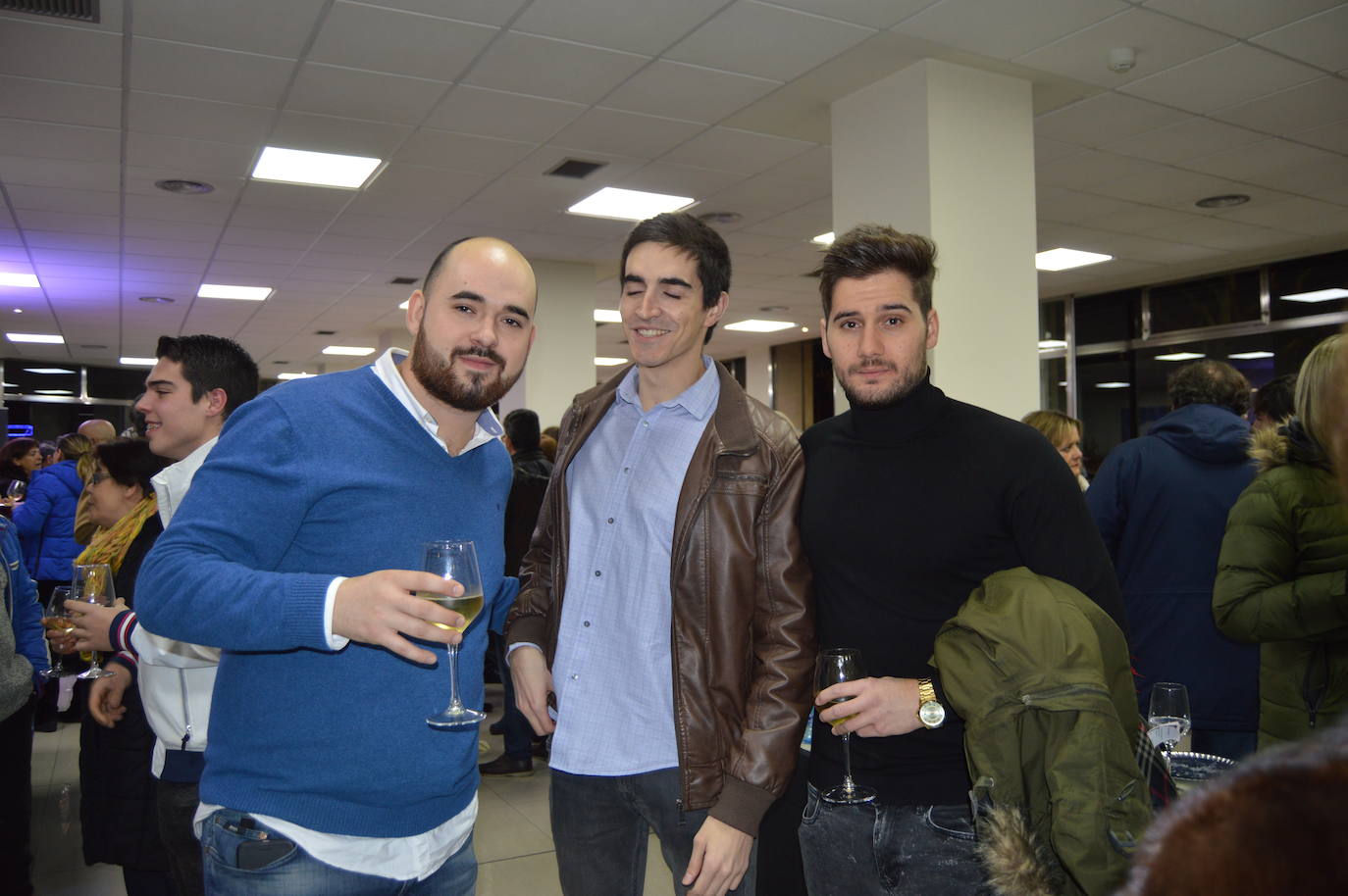 Momento de la celebración del brindis de Navidad en Alauto