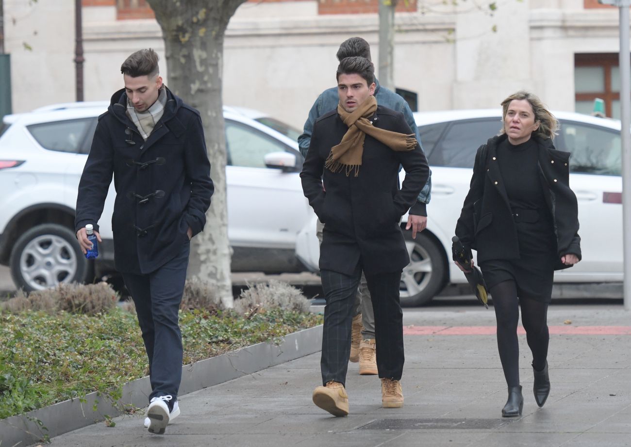 Los tres exfutbolistas Raúl Calvo, Carlos Cuadrado y Víctor Rodríguez, acusados por un presunto delito de agresión sexual a una menor de 16 años, han sido condenados a 114 años de cárcel.