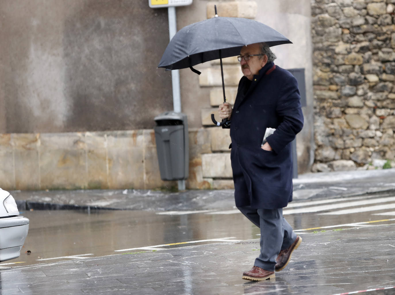 Fotos: Viento, lluvia y oleaje marcan el tiempo en Asturias