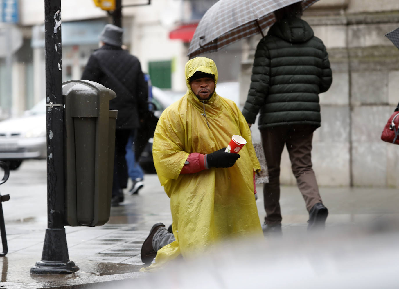 Fotos: Viento, lluvia y oleaje marcan el tiempo en Asturias