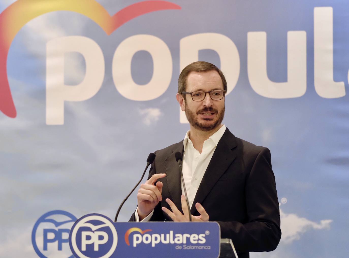 Fotos: Mañueco acusa a Sánchez de actuar como un «trilero político» y de poner a España «en una situación de incertidumbre»