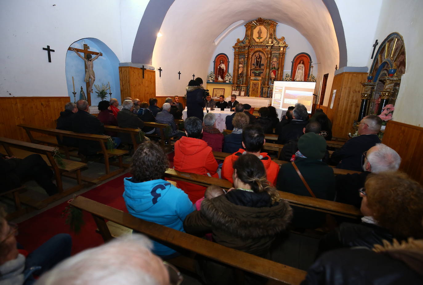 Fotos: Presentación del estudio de equipamientos de la Tebaida Berciana en San Clemente de Valdueza