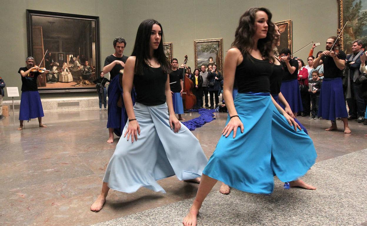 El Proyecto Ibérico Orquestal de la OSCyL tiñe de música, danza y 'performance' la Sala de 'Las meninas' en el Museo del Prado