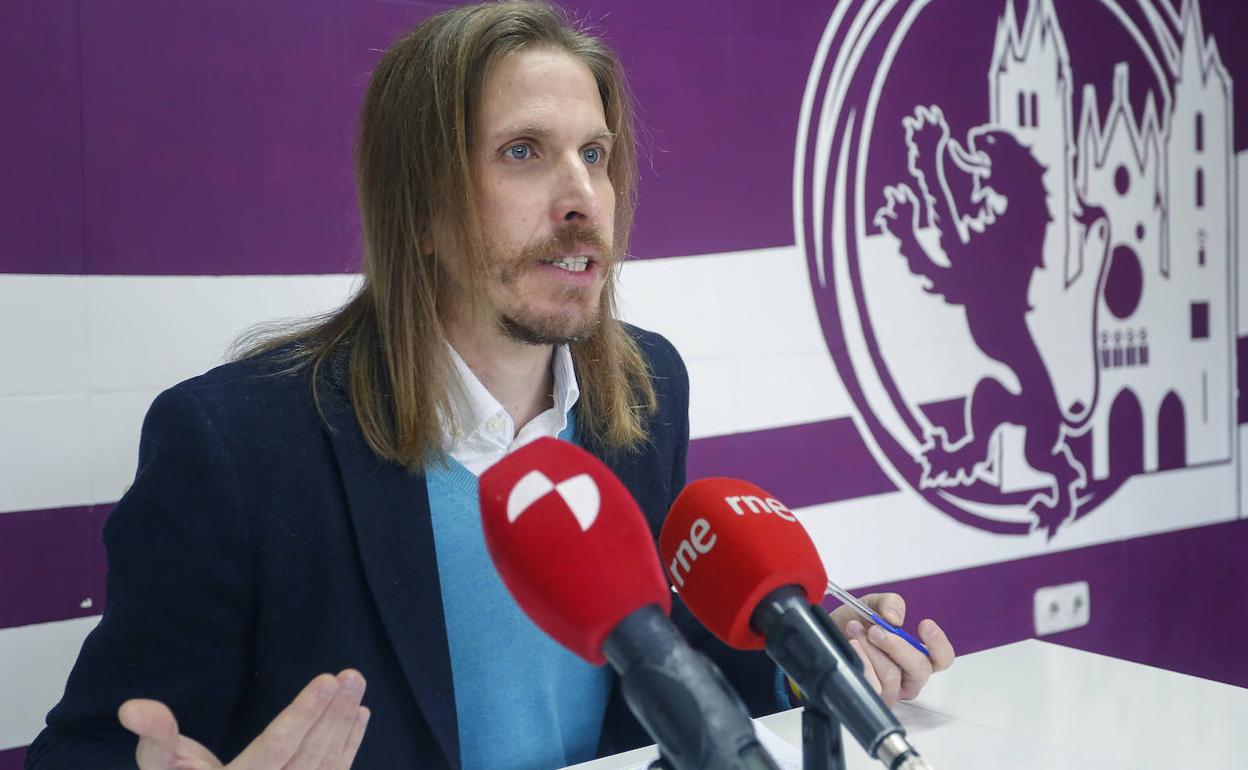 Pablo Fernñández, durante una rueda de prensa en León. 