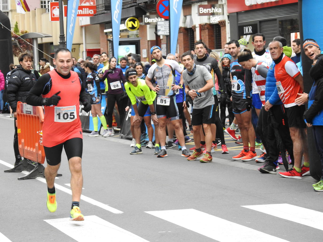 Más de 250 participantes se citan en la II Carrera de las Empresas con Ordoño II como perfecto circuito.