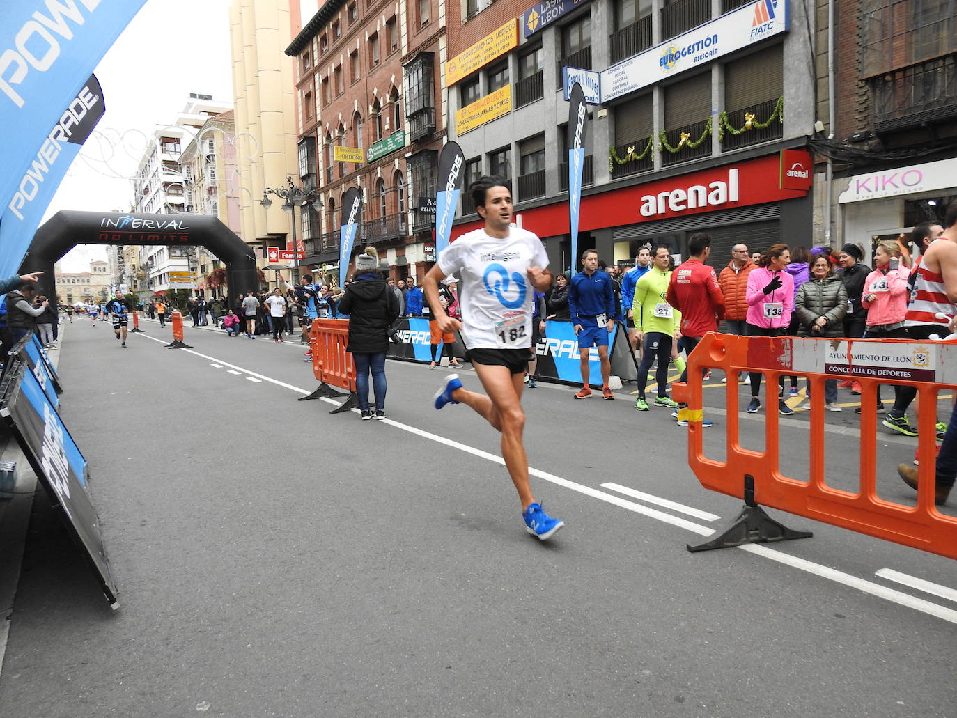 Más de 250 participantes se citan en la II Carrera de las Empresas con Ordoño II como perfecto circuito.