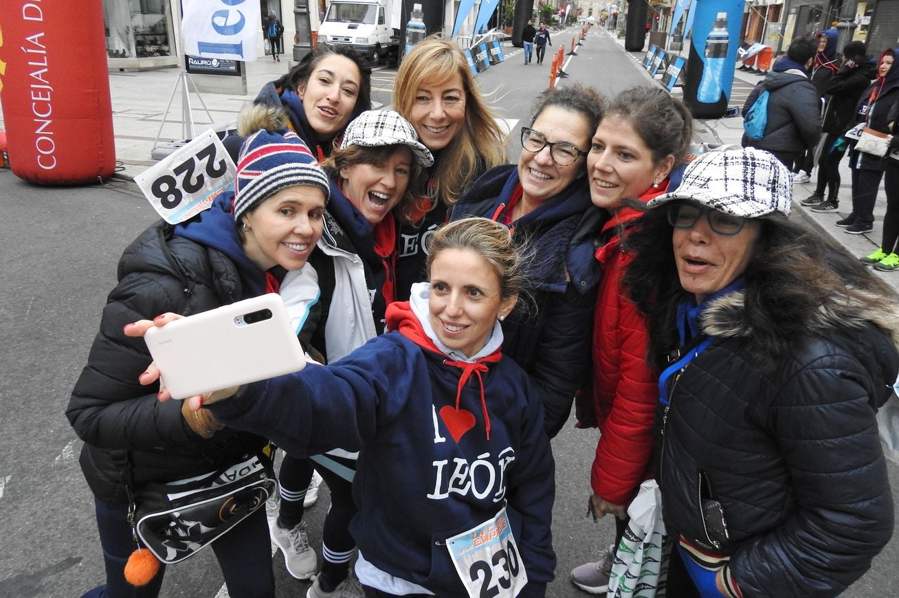 La sudadera de la Carrera de las Empresas 'I love León' se convierte en protagonista en la mañana dominical.