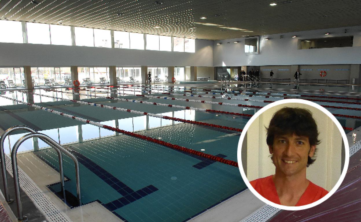 Ricardo Pérez, en primer término, y la piscina donde practicaba apnea.