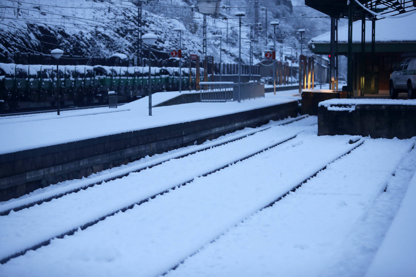 Complicada jornada en la región por las fuertes nevadas y el intenso frío, que mantiene la alerta naranja.