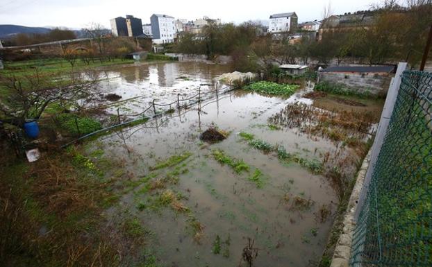 Los ríos Sil y Borda desbordados a sumpaso por Ponferrada.