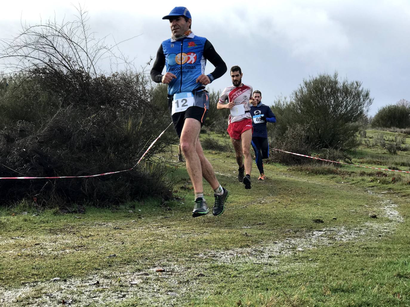 Fotos: Las mejores imágenes del Cross Navideño de Lorenzana