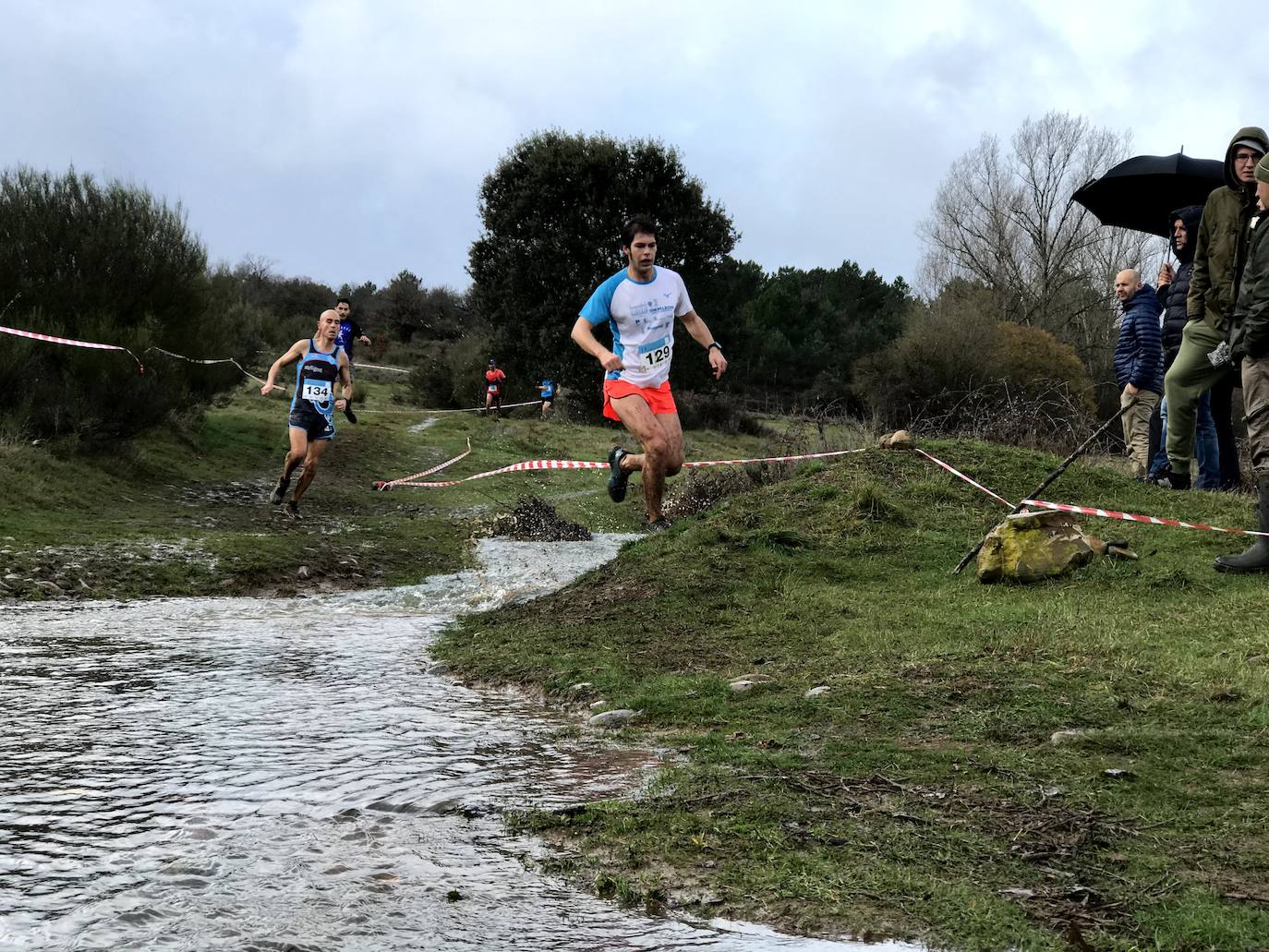 Fotos: Las mejores imágenes del Cross Navideño de Lorenzana