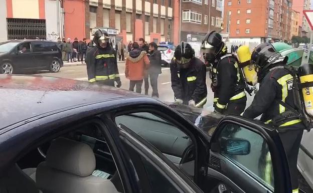 Intervención de los Bomberos de León en Doctor Fleming.