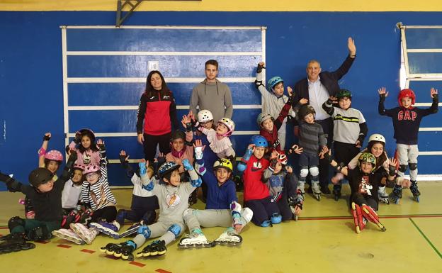 Foto de familia de los participantes.