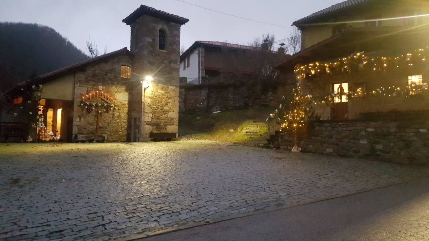 Fotos: Burón premia a su pueblo más navideño