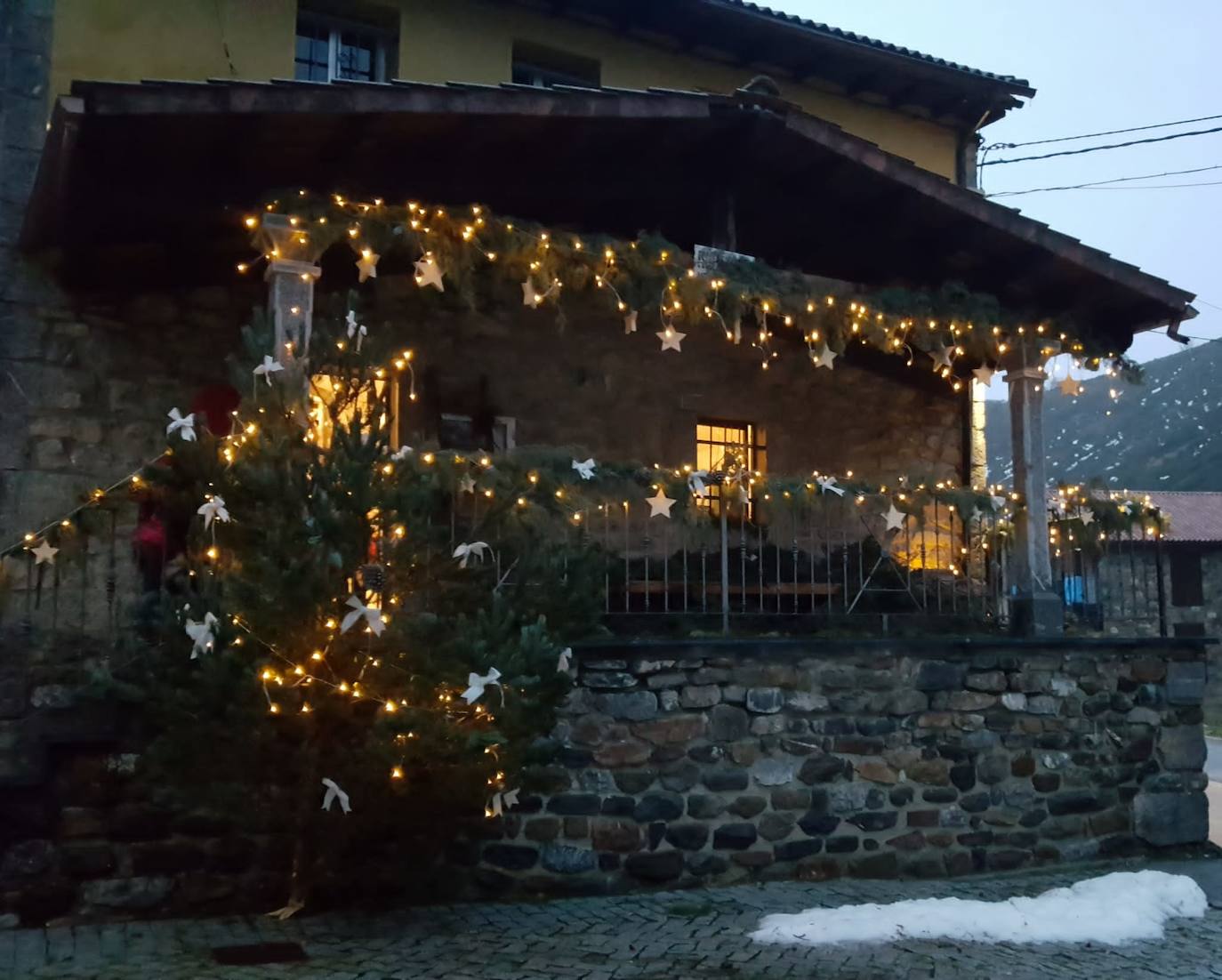 Fotos: Burón premia a su pueblo más navideño