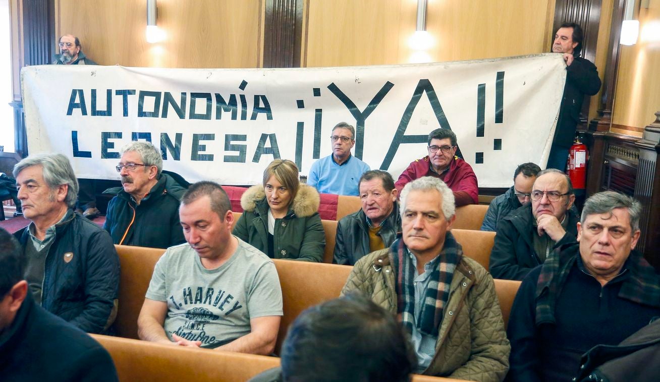 Pleno Ordinario en el Ayuntamiento de León con la moción leonesista como telón de fondo.