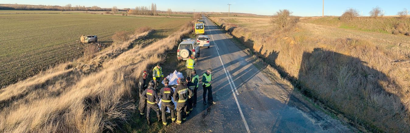 Dos personas fallecidas al sufrir una salida de vía con su vehículo en San Pedro de Valderaduey.