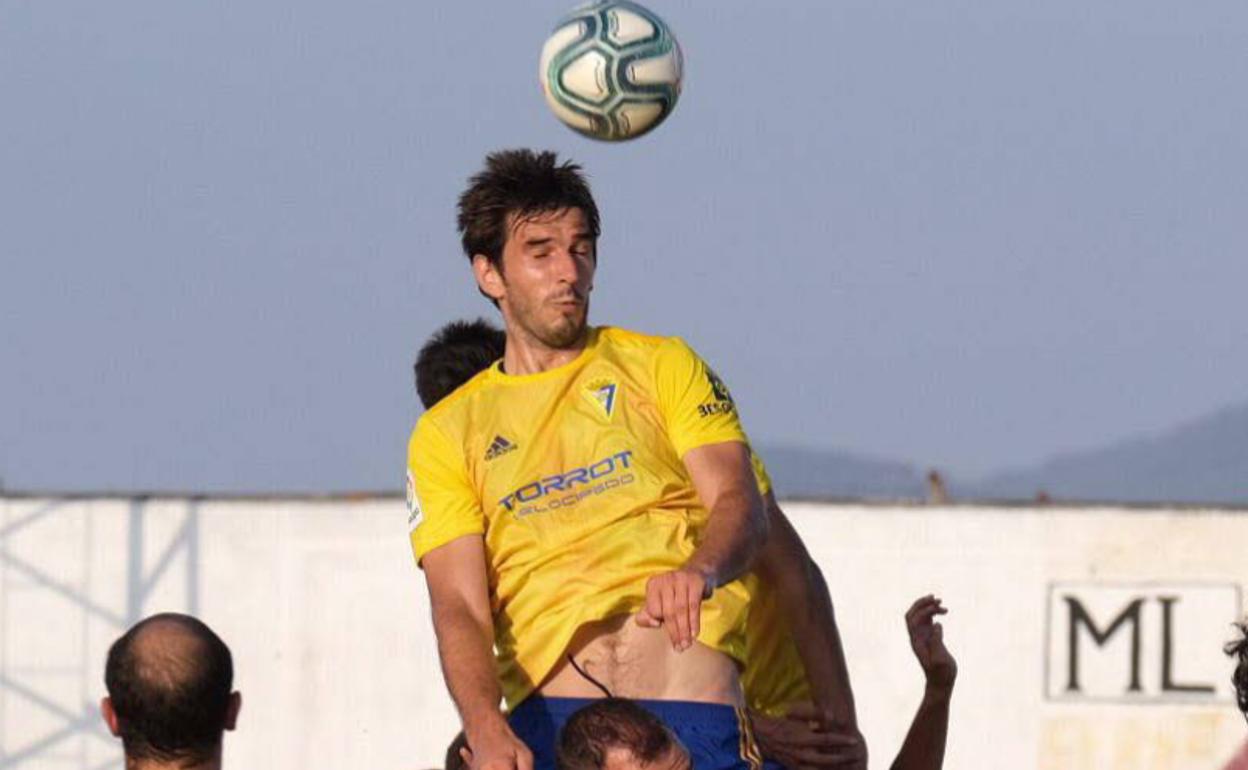 Dejan Lekic, en un partido de pretemporada con el Cádiz.