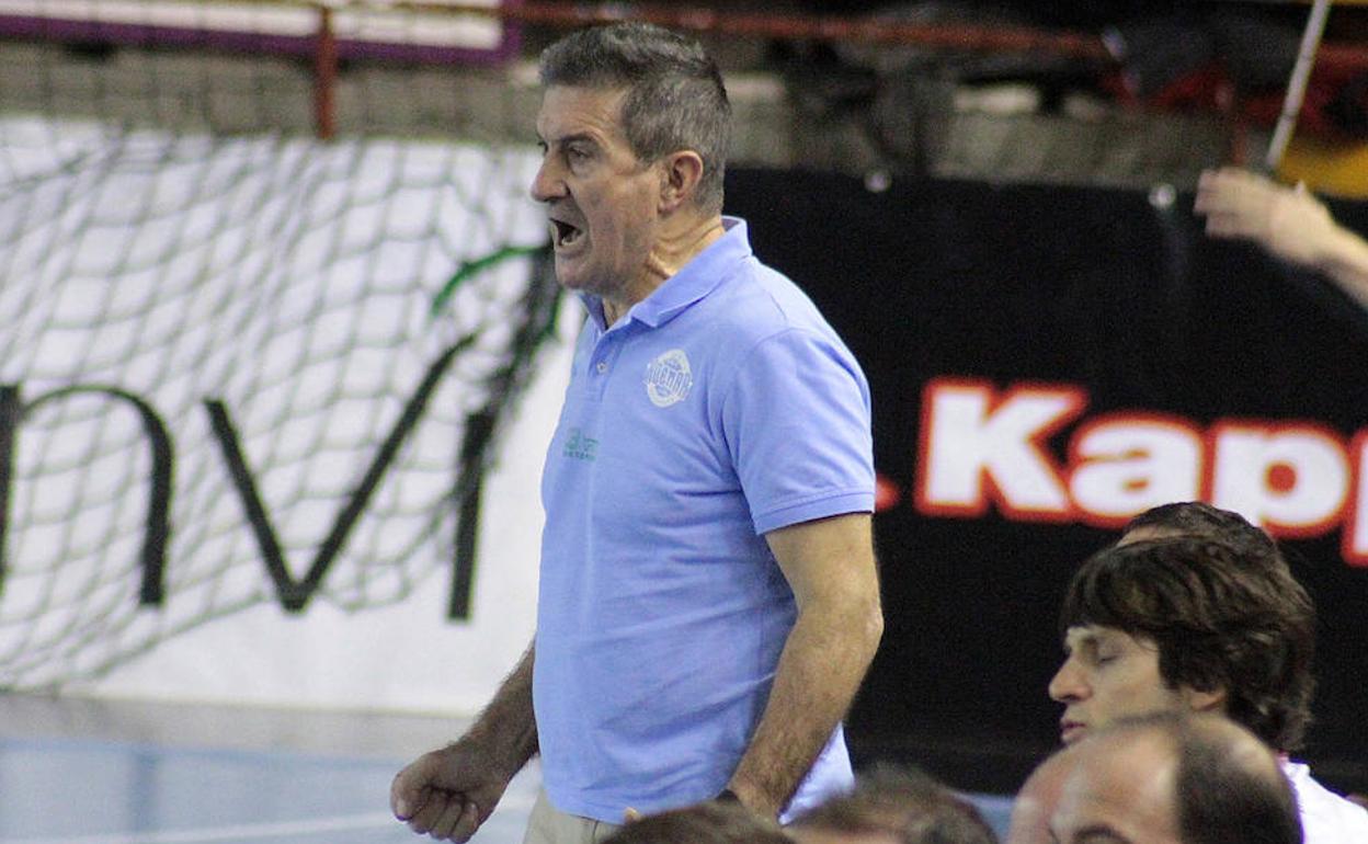 Manolo Cadenas, entrenador del Abanca Ademar.