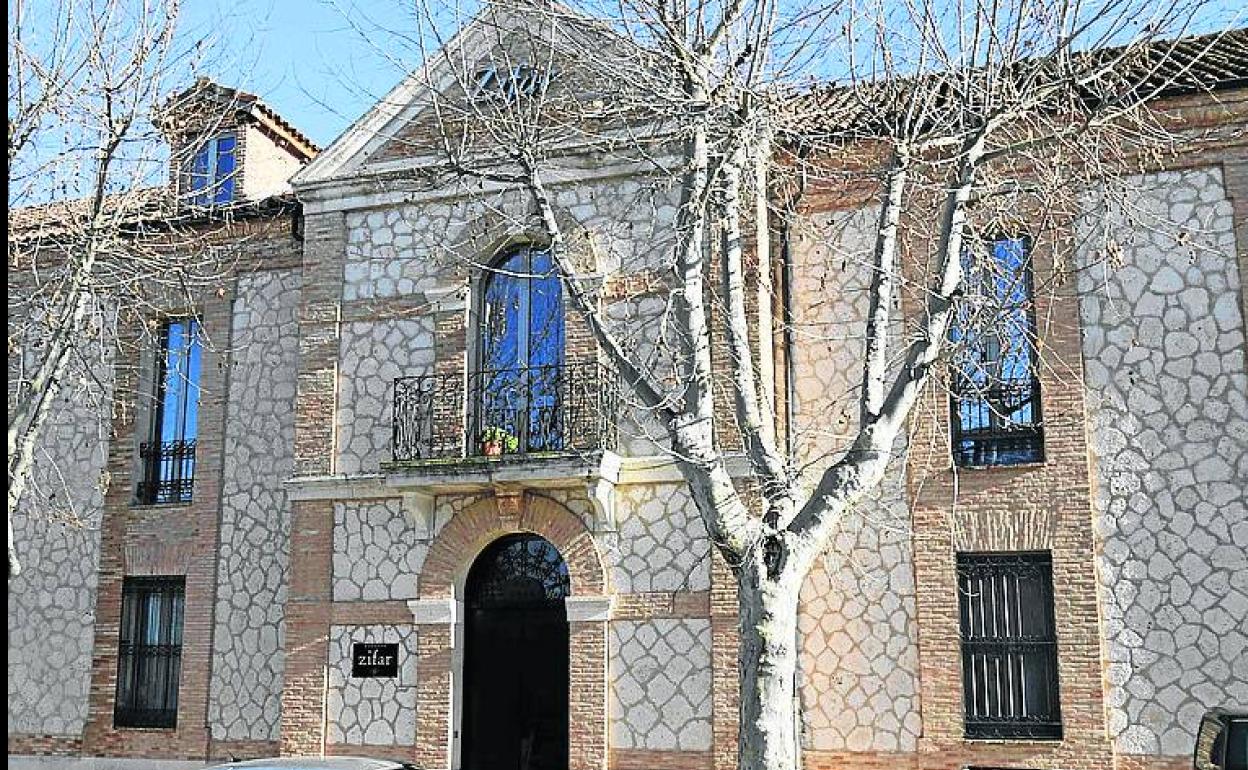 La primera bodega con vino blanco con denominación.