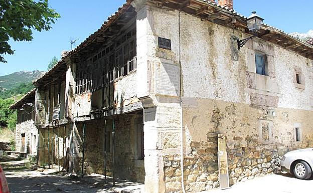 Edifio de la Cátedra de Latín de Lois.