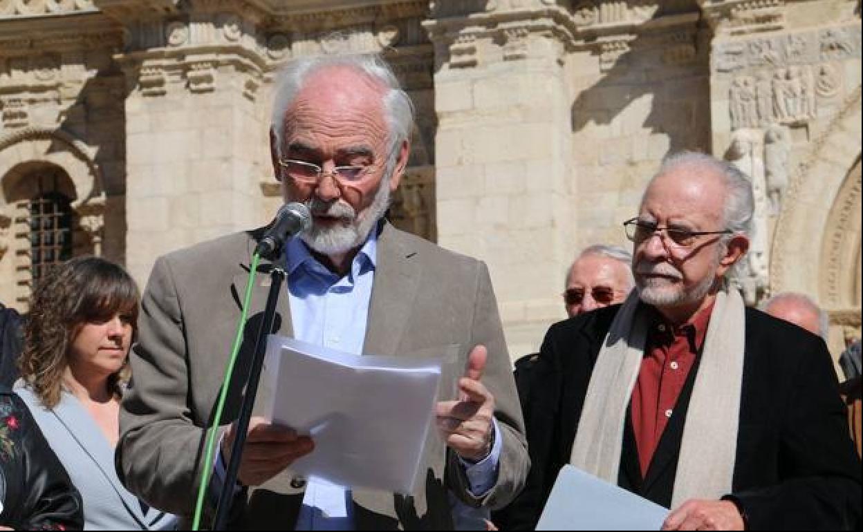 José María Merino y Juan Pedro Aparicio, promotores del manifiesto.