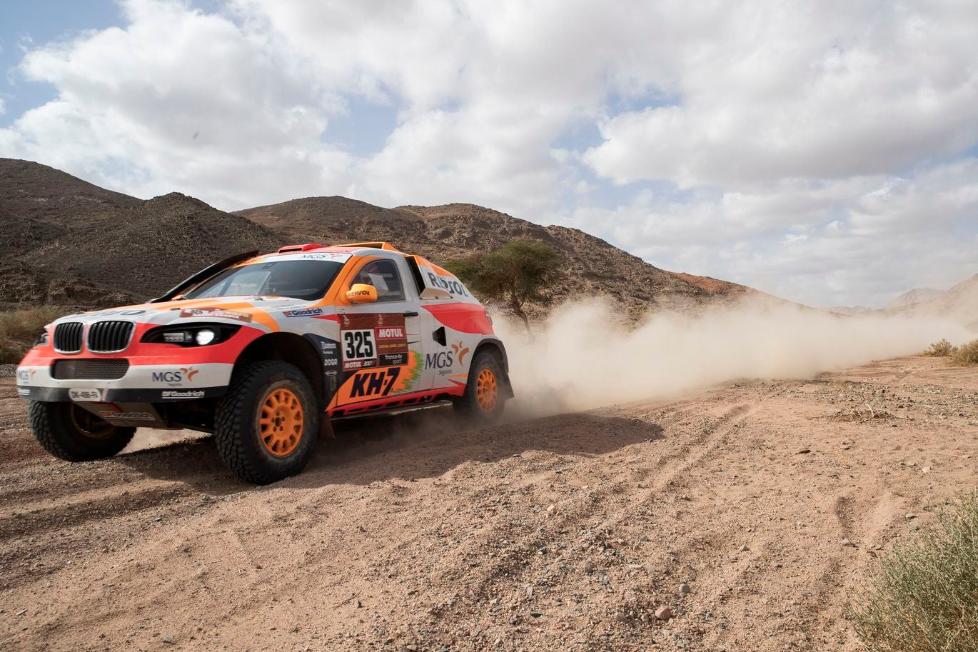 El Dakar sigue sumando imágenes espectaculares. Arena, motor y deporte de riesgo a partes iguales en una edición especialmente dura.