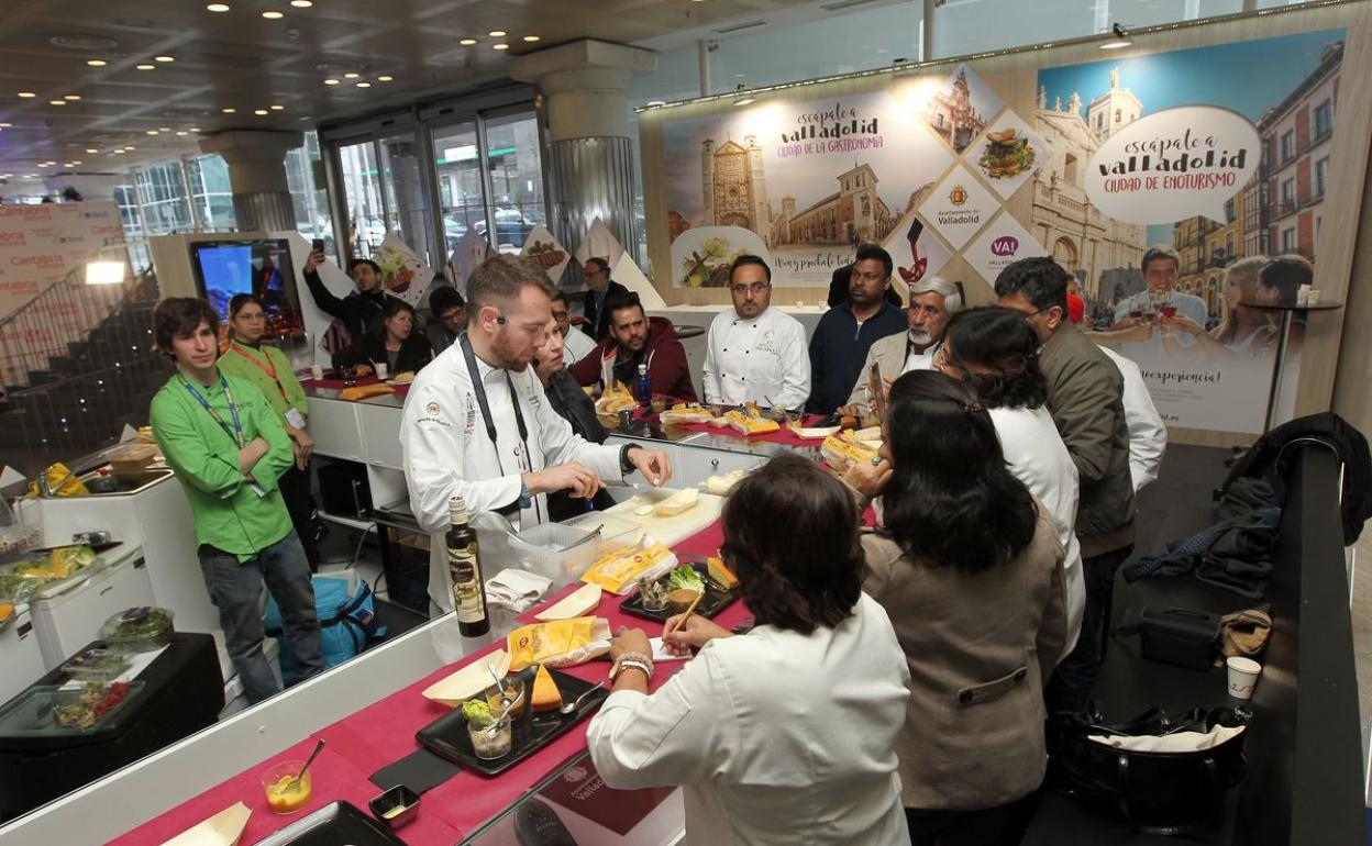 Cata de tapas del ayuntamiento de Valladolid en stand de saborea España.