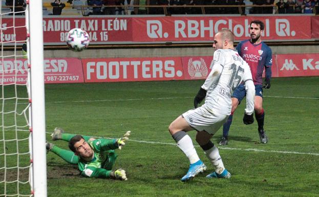 Galería. Sergio Benito, en el momento de anotar el 1-1.