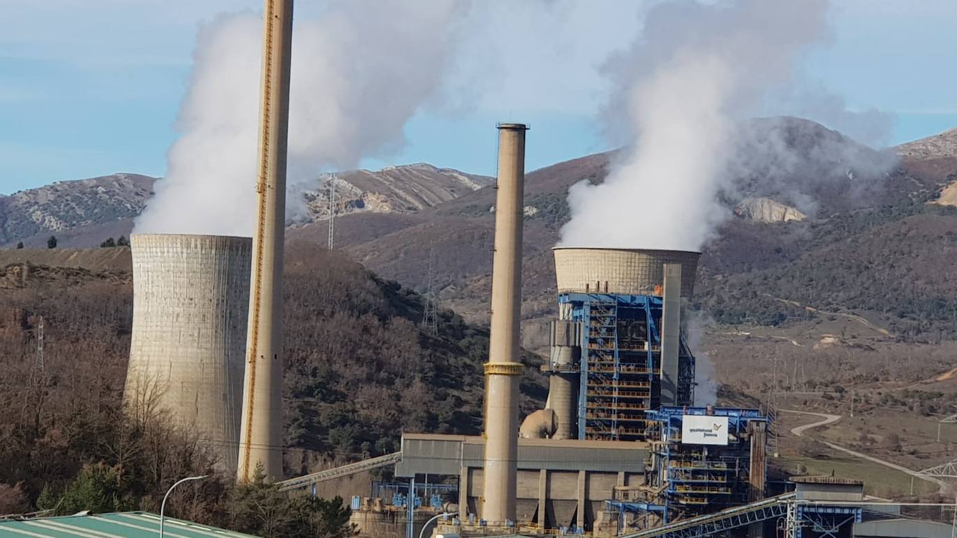 Fotos: La Térmica de La Robla vuelve a quemar