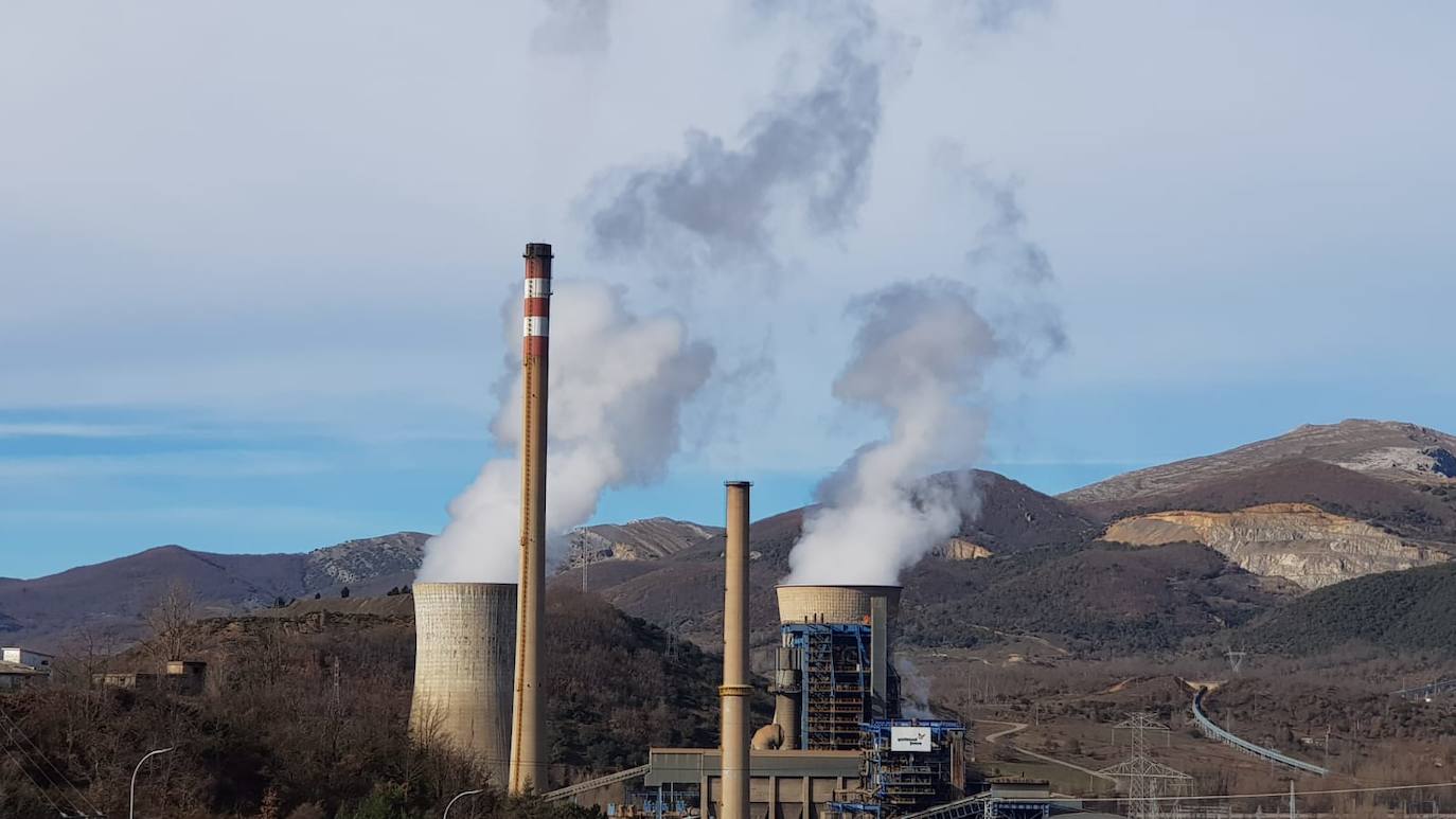 Fotos: La Térmica de La Robla vuelve a quemar