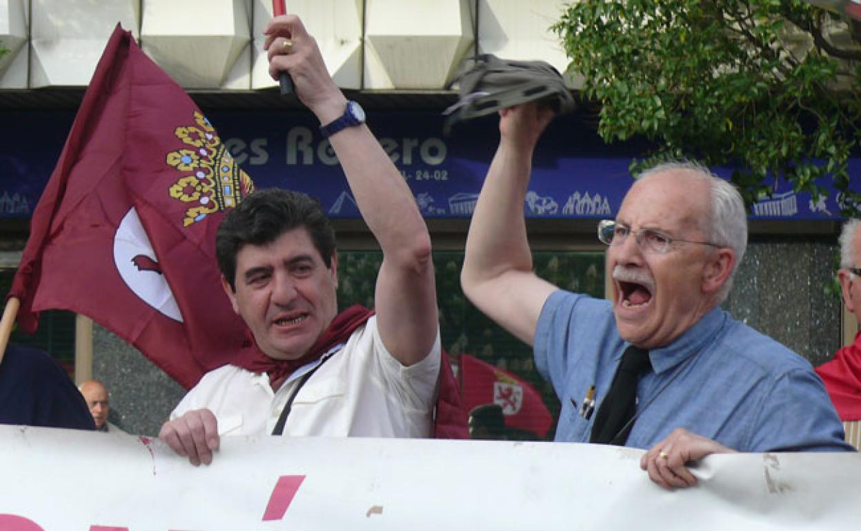El histórico del Prepal, Francisco Iglesias Carreño, al frente de la manifestación.