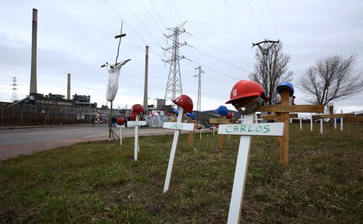 Campamento de la plataforma de auxiliares de Endesa a las puertas de la térmica de Compostilla II en Cubillos del Sil.