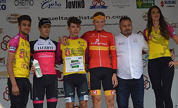 Podio final con los ganadores de cada categoría en la última edición de la Vuelta a León. 